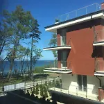 Przy Plazy / Klifowa Апартаменты Реваль